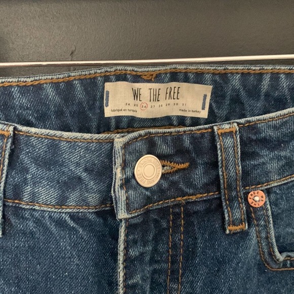 Free People‎ We the Free High Rise Mom Jeans. Size 26x27 - Picture 4 of 12